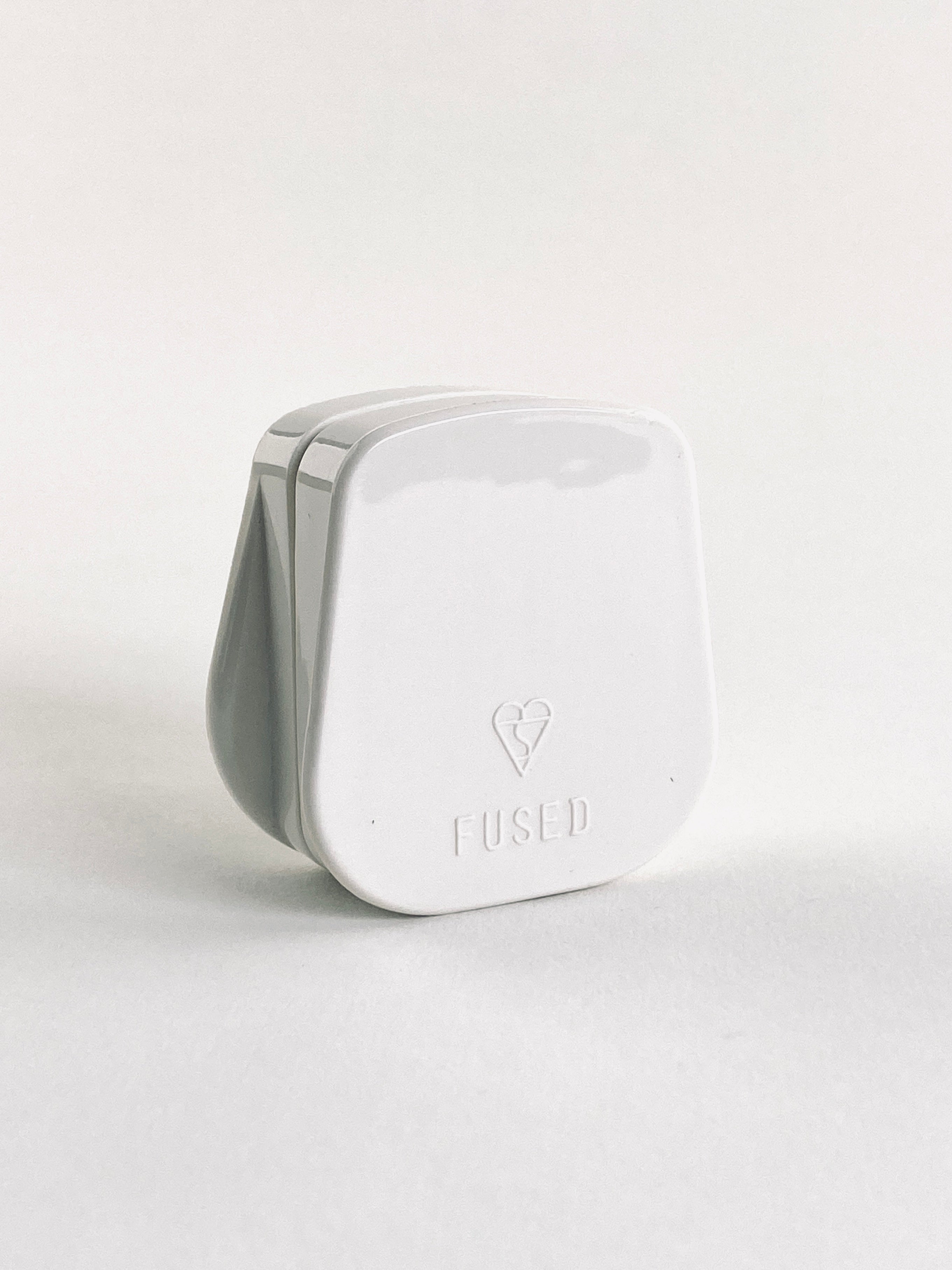 Plugs | Black & White