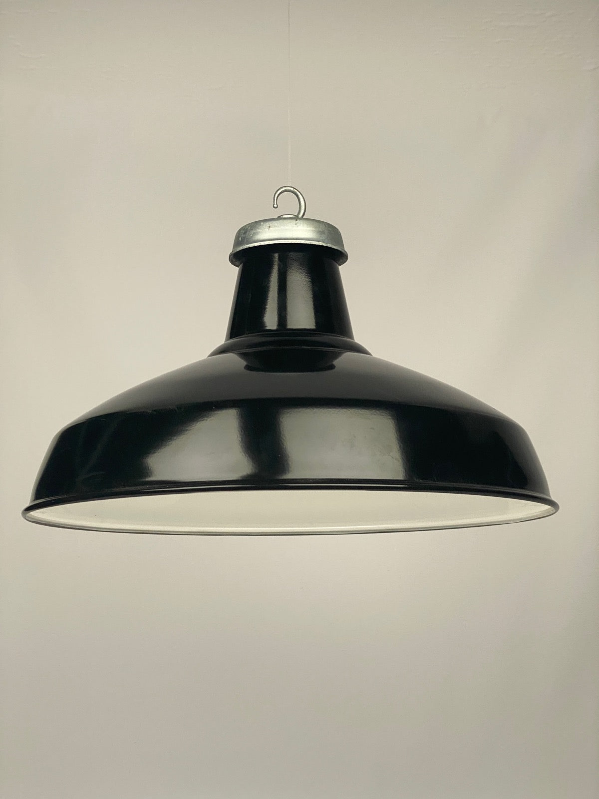 Black Enamel Reflector | 50cm | Worn Lighting