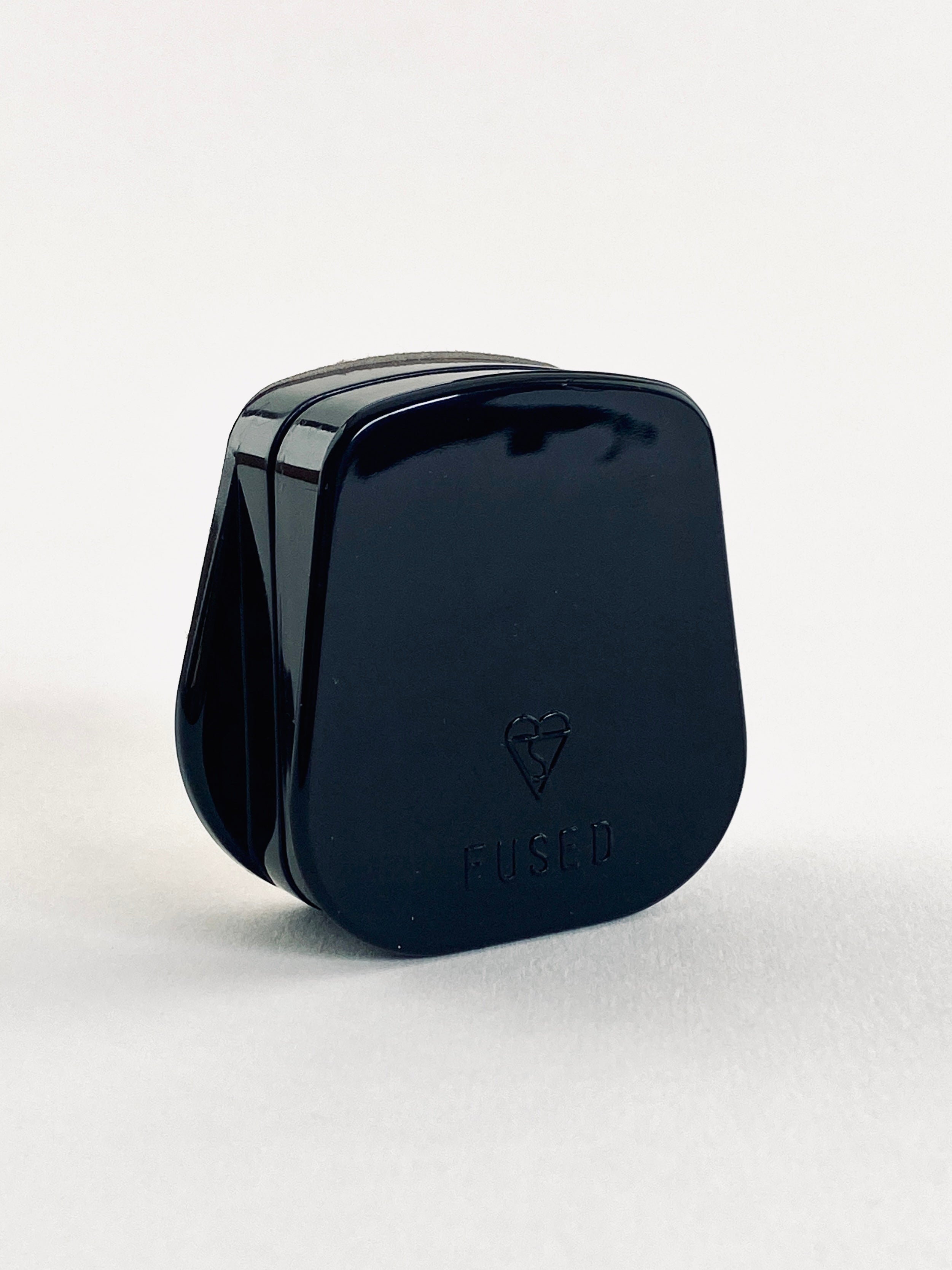 Plugs | Black & White
